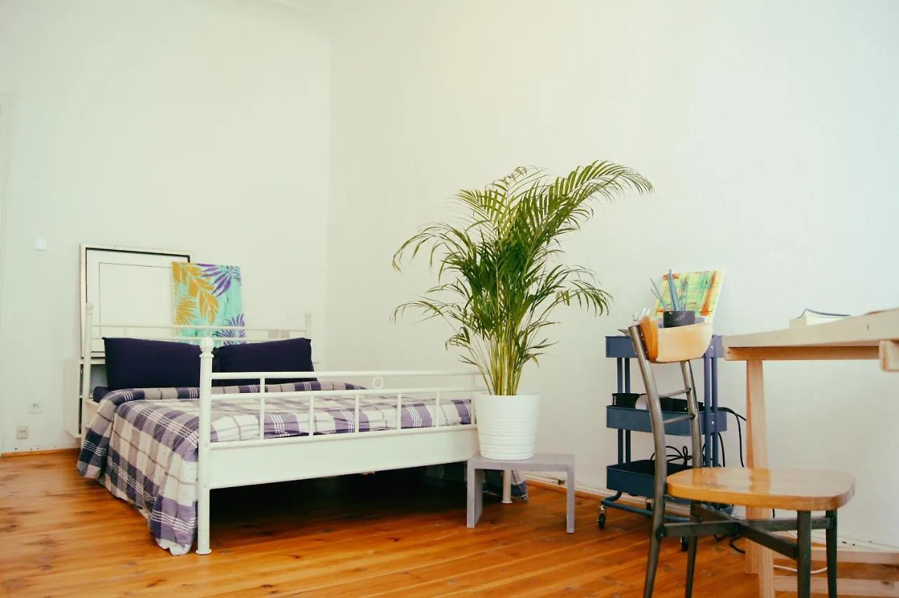 Guest house Minimal Room In A Family Home Berlin Germany